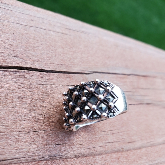 Vintage Marcasite Sterling Silver Ring (Size 7 1/2) - Picture 11 of 11